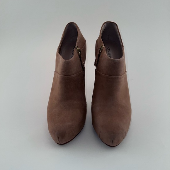 BNIB Obsession Rules Natural Tan Suede Platform Booties Size 8.5 - Picture 3 of 9